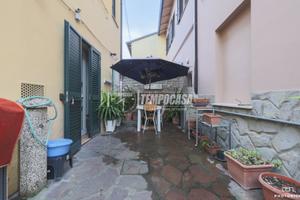 BILOCALE CON INGRESSO INDIPENDENTE E CORTILE PRIVA