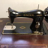Macchina da cucire Singer d'epoca con mobile