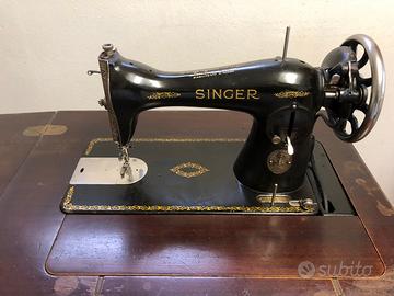 Macchina da cucire Singer d'epoca con mobile