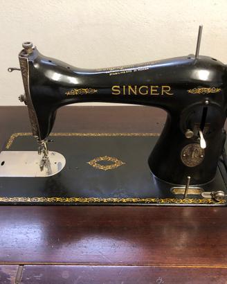 Macchina da cucire Singer d'epoca con mobile