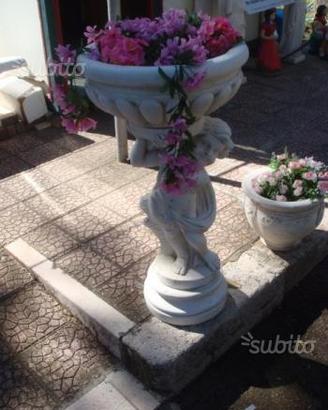 Statua putto con vaso