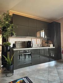 Cucina completa di elettrofomestici