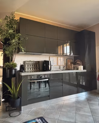 Cucina completa di elettrofomestici
