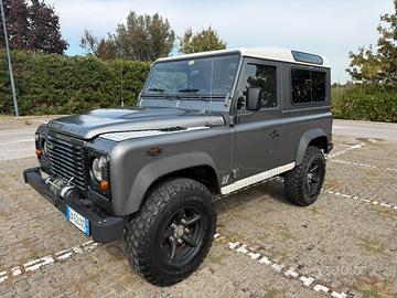DEFENDER 90 2.4 Puma