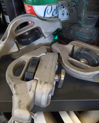 ganci cassone navara d40 Nissan 