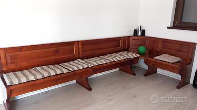 tavolo con panca e due sedie fatti su misura 