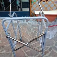 Deambulatore supporto per muoversi pre anziani