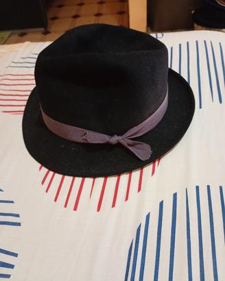 cappello Trilby nero con nastro grigio 