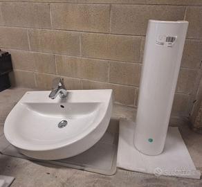 Lavabo bagno con colonna e miscelatore