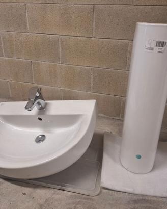 Lavabo bagno con colonna e miscelatore