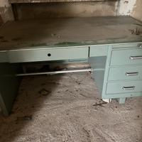 Scrivania vintage metallo con cassetti