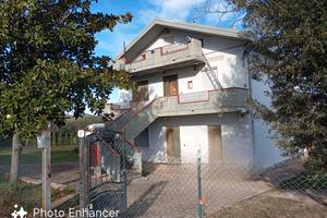 Villa bifamiliare indipendente