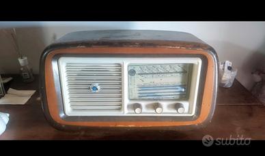 radio antica in legno 