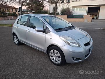 Toyota Yaris 1.0 5 porte SOLAMENTE 104.000 KM