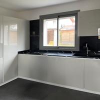 Cucina moderna con ante in vetro modello Antares