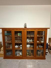 Doppia vetrina in legno con ante in vetro