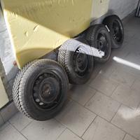 4 gomme antineve compresi di cerchi 