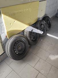 4 gomme antineve compresi di cerchi 