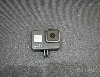 Go pro hero 8 black + caricabatterie + Asta