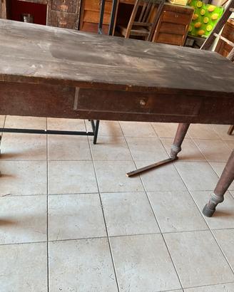 Tavolo campagnolo da osteria