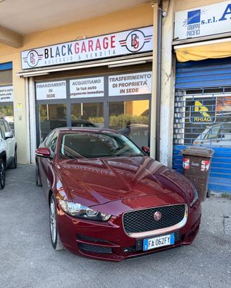 Jaguar XE 2.0 D Turbo 180CV Pure Business Edition