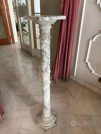 Coppia di colonne portavaso in alabastro chiaro