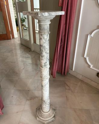 Coppia di colonne portavaso in alabastro chiaro