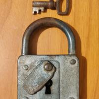 Grande Antico lucchetto francese, funzionante 