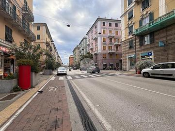 MAGAZZINO A GENOVA