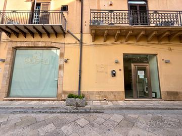 Locale commerciale a Partinico, Via F.sco Crispi
