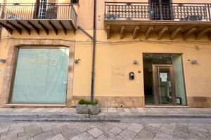 Locale commerciale a Partinico, Via F.sco Crispi