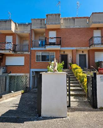 villetta a schiera in zona residenziale