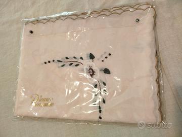 Tovaglia vintage corredo ricamata a mano.