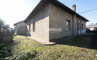 CASA SEMIINDIPENDENTE CON GIARDINO