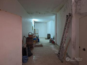 Magazzino di 71 mq con wc acqua e luce