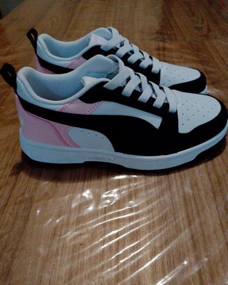 Puma Rebound V6 Low in bianco, nero e rosa