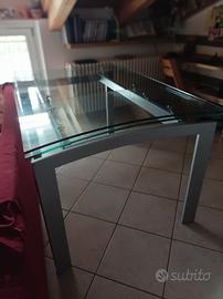Tavolo in vetro