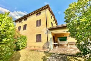 CASA SEMINDIPENDENTE A MONTEFALCO