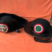 2 copricapi militari bersaglieri carabinieri