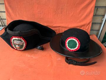 2 copricapi militari bersaglieri carabinieri