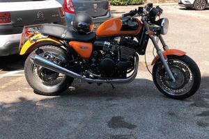 Moto Triumph Thunderbird sport 900