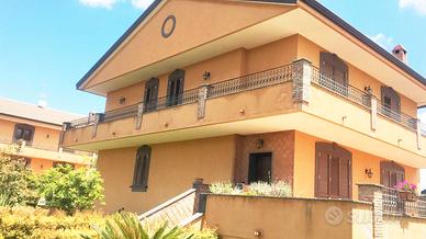 Ville bifamiliare 3 livelli + ampio spazio esterno