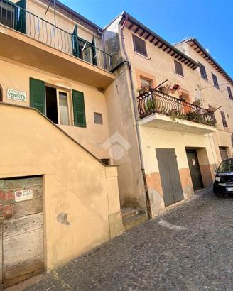 4 LOCALI A VALENTANO