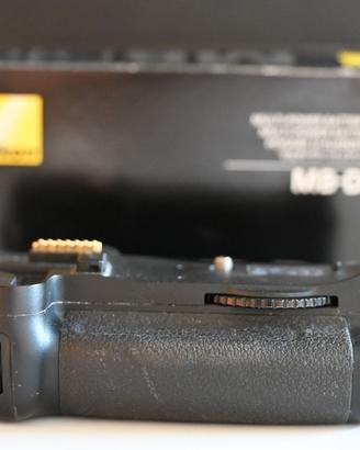 Nikon MB-D10