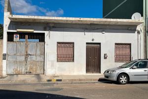 Indipendente su unico livello con ampio cortile