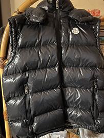 Piumino smanicato Moncler con capuccio