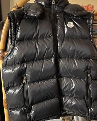 Piumino smanicato Moncler con capuccio