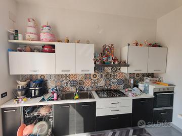 Cucina completa di elettrodomestici a incasso