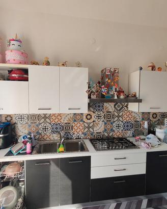 Cucina completa di elettrodomestici a incasso