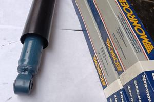 Ammortizzatori post. Renault 9 Monroe r3724 coppi